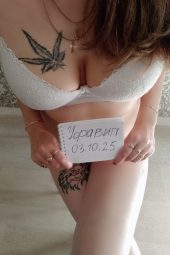 Мулатт сиқырды сорады Жалаңаш трусики